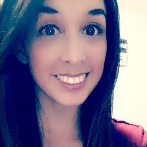 Meet your Posher, Claudia